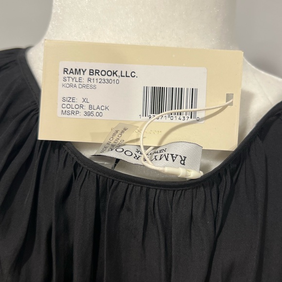 Elegant Black Women's Dress - Picture 3 of 4